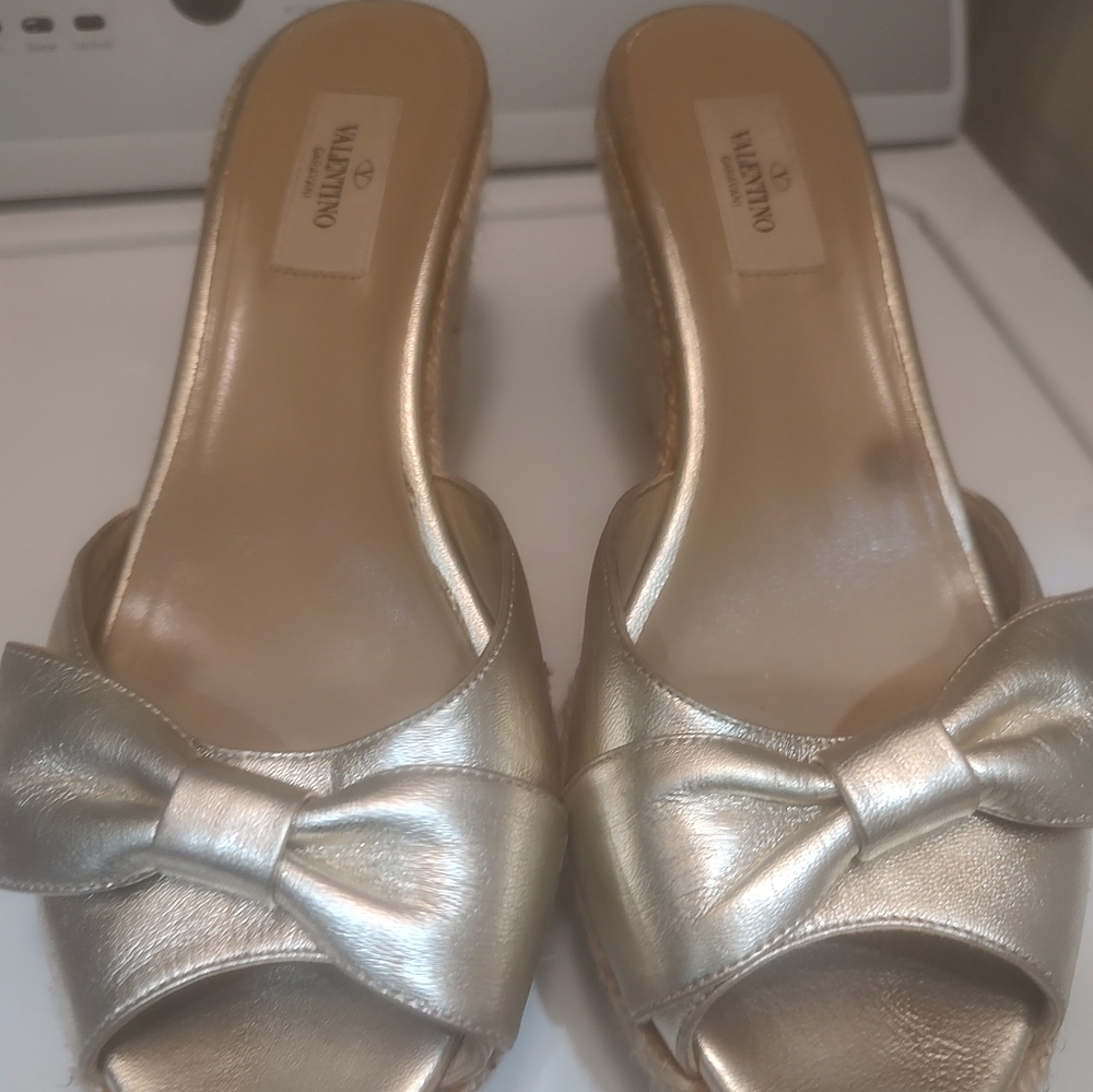 Valentino Gold Leather Bow Espadrille Slides read below 👇